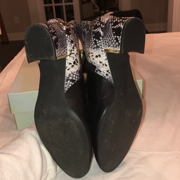 Short black and snakeskin boot - Picture 4 of 6